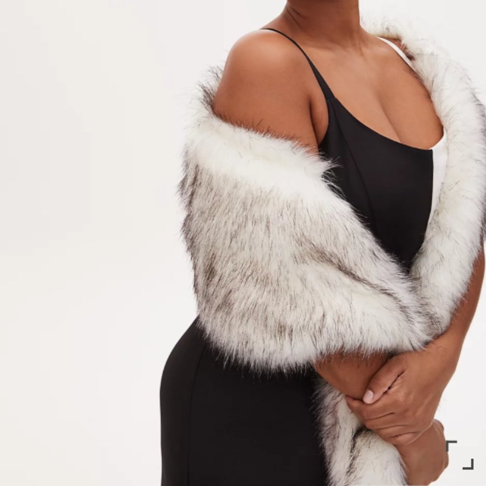 Torrid Special Occasion Ivory Faux Fur Stole 1X-2X